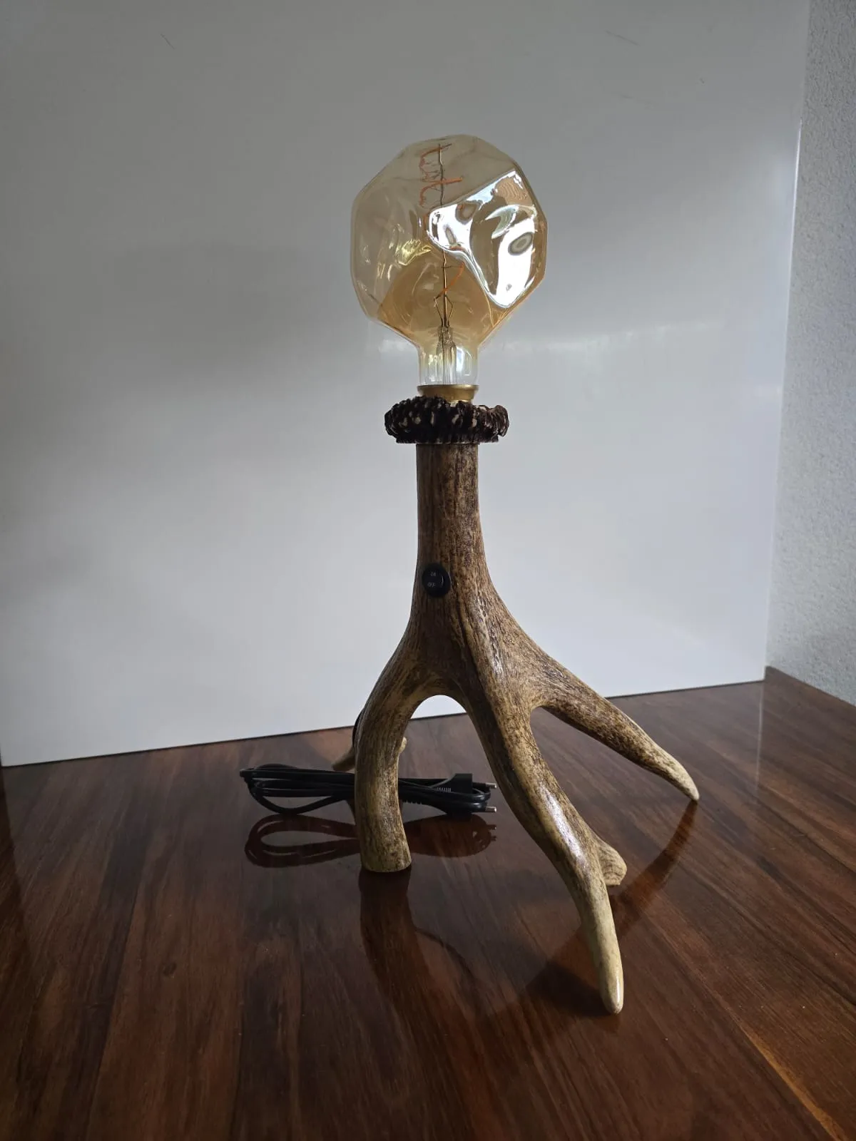 Stolna lampa od jelenjeg roga - Slika 2